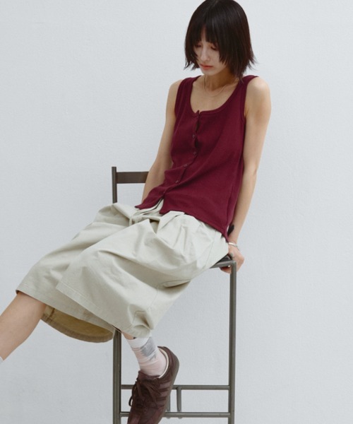 ANF.MUU(アンフムー)の「フロントボタンテレコタンクトップ(タンクトップ・レディース・ベージュ/チャコールグレー/ボルドー・FREE)」の10枚目の写真