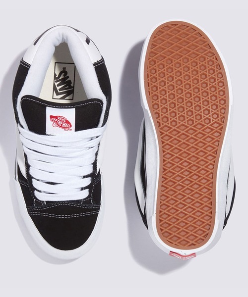 VANS(バンズ)の「ニューミッド / Knu Mid BLACK/TRUE WHITE VN000CQ96BT1(スニーカー・メンズ・ブラック・4)」の2枚目の写真