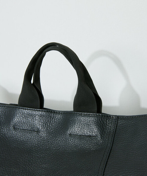 Firsthand(ファーストハンド)の「Firsthand/ファーストハンド 2WAY Leather Messenger Bag / 2WAYレザーメッセンジャーバッグ / 牛革 / 撥水レザー(ショルダーバッグ・メンズ・ブラック・ONE SIZE)」の16枚目の写真