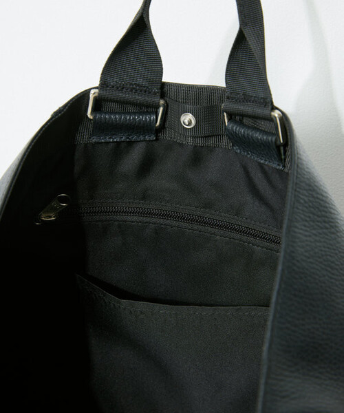 Firsthand(ファーストハンド)の「Firsthand/ファーストハンド 2WAY Leather Messenger Bag / 2WAYレザーメッセンジャーバッグ / 牛革 / 撥水レザー(ショルダーバッグ・メンズ・ブラック・ONE SIZE)」の19枚目の写真