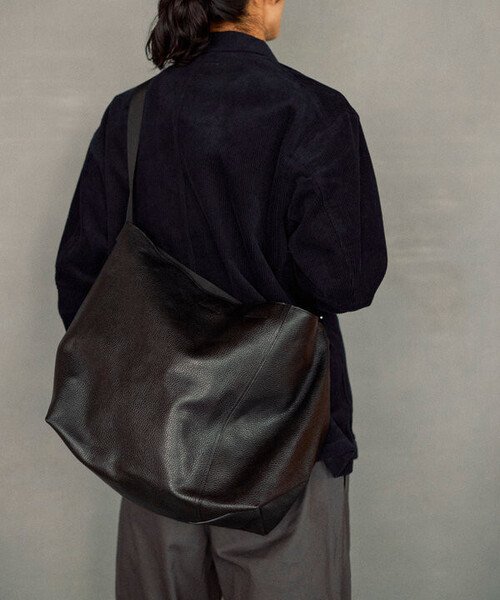 Firsthand(ファーストハンド)の「Firsthand/ファーストハンド 2WAY Leather Messenger Bag / 2WAYレザーメッセンジャーバッグ / 牛革 / 撥水レザー(ショルダーバッグ・メンズ・ブラック・ONE SIZE)」の8枚目の写真