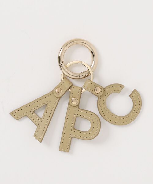 A.P.C.(アーペーセー)の「PORTE-CLES LETTRES キーリング(キーホルダー・レディース・ダークベージュ・ONESIZE)」の1枚目の写真