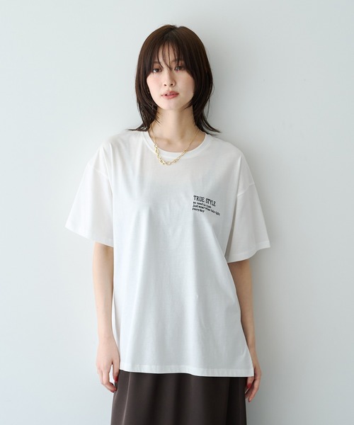 YECCA VECCA(イェッカヴェッカ)の「刺繍ロゴTee(Tシャツ/カットソー・レディース・オフホワイト/ベージュ/チャコールグレー・FREE)」の4枚目の写真