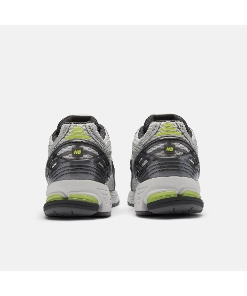 NEW BALANCE（ニューバランス）の「New Balance 1906R（ニューバランス 1906R）（スニーカー・メンズ・シルバー系・23cm/26.5cm/26cm/25cm/23.5cm/30cm/24.5cm/24cm/27.5cm/27cm/28cm/29cm/28.5cm）」の2枚目の写真