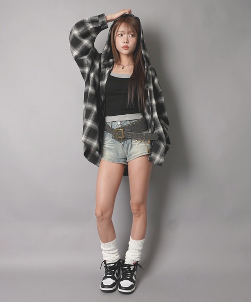 SPINNS(スピンズ)の「オーバーサイズチェックシャツ/フード付き/ストリート女子(シャツ/ブラウス・レディース・ブルーグレー/ボルドー/ネイビー/ブラック/ブラウン・ONESIZE)」の12枚目の写真