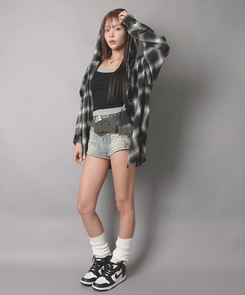 SPINNS(スピンズ)の「オーバーサイズチェックシャツ/フード付き/ストリート女子(シャツ/ブラウス・レディース・ブルーグレー/ボルドー/ネイビー/ブラック/ブラウン・ONESIZE)」の14枚目の写真