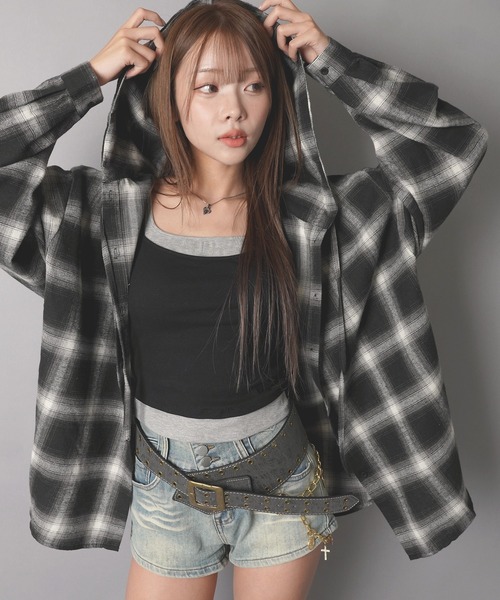 SPINNS(スピンズ)の「オーバーサイズチェックシャツ/フード付き/ストリート女子(シャツ/ブラウス・レディース・ブルーグレー/ボルドー/ネイビー/ブラック/ブラウン・ONESIZE)」の6枚目の写真