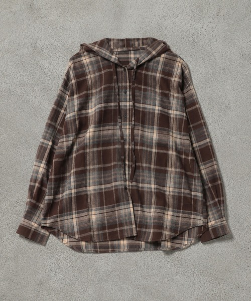 SPINNS(スピンズ)の「オーバーサイズチェックシャツ/フード付き/ストリート女子(シャツ/ブラウス・レディース・ブルーグレー/ボルドー/ネイビー/ブラック/ブラウン・ONESIZE)」の21枚目の写真