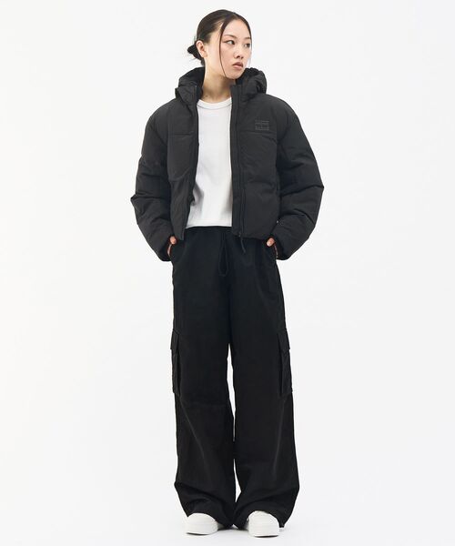tommy jeans(トミー ジーンズ)の「【オンライン限定】クロップドフラッグ パファージャケット(ブルゾン・レディース・ネイビー/ブラック・SMALL/X-SMALL/MEDIUM)」の6枚目の写真