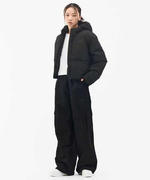 tommy jeans(トミー ジーンズ)の「【オンライン限定】クロップドフラッグ パファージャケット(ブルゾン・レディース・ネイビー/ブラック・SMALL/X-SMALL/MEDIUM)」の7枚目の写真
