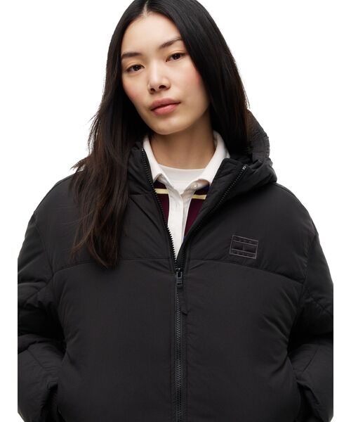 tommy jeans(トミー ジーンズ)の「【オンライン限定】クロップドフラッグ パファージャケット(ブルゾン・レディース・ネイビー/ブラック・SMALL/X-SMALL/MEDIUM)」の11枚目の写真