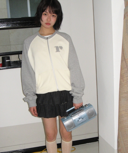 RONRON(ロンロン)の「COLLARLESS RAGLAN ZIP UP CREAM(その他トップス・レディース・その他・FREE)」の3枚目の写真