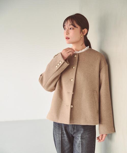 NATURAL BEAUTY BASIC(ナチュラルビューティーベーシック)の「<ちょうど、いい服>“いつもの”が見違えるハーフコート<EC限定カラー:ブラウン>(その他アウター・レディース・ブラウン/ピンク/グレー/ネイビー/キャメル・MEDIUM/SMALL/LARGE)」の4枚目の写真