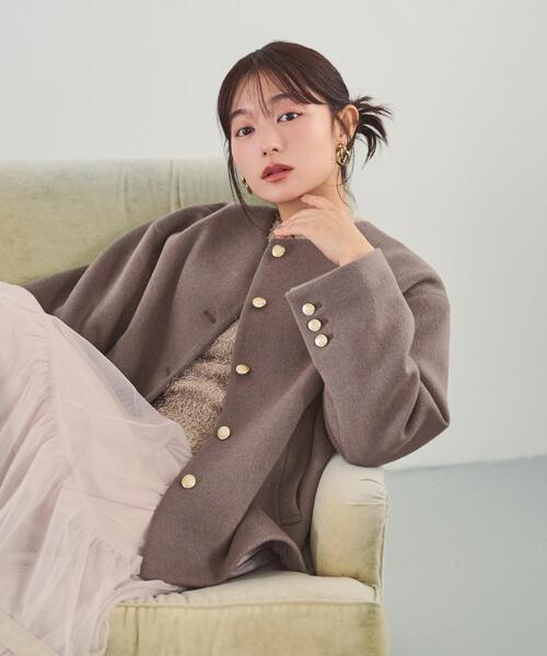 NATURAL BEAUTY BASIC(ナチュラルビューティーベーシック)の「<ちょうど、いい服>“いつもの”が見違えるハーフコート<EC限定カラー:ブラウン>(その他アウター・レディース・ブラウン/ピンク/グレー/ネイビー/キャメル・MEDIUM/SMALL/LARGE)」の1枚目の写真
