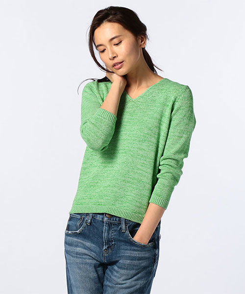 NOLLEY’S（ノーリーズ）の「テープヤーンVネックプルオーバーニット（ニット/セーター・レディース・ブラウン/グリーン/オフホワイト/ブルー・38/36）」の3枚目の写真