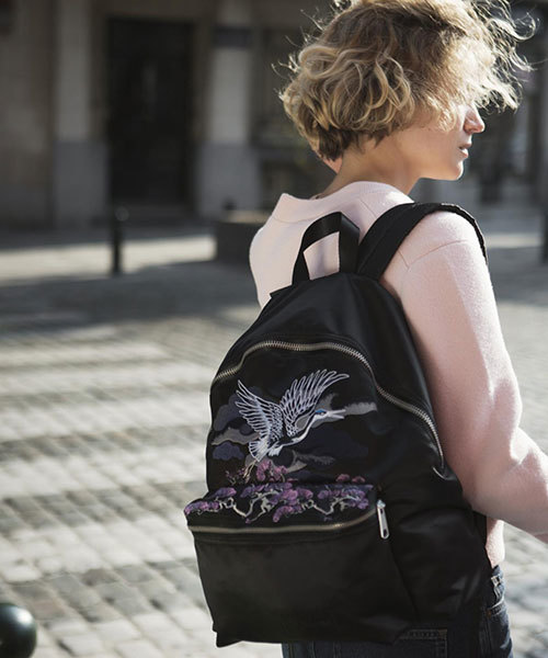 Eastpak イーストパック の Padded Pak R Sukajan パデッドパッカー スカジャン リュック バックパック リュック Wear