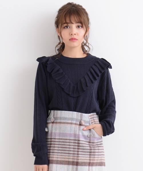 MAJESTIC LEGON(マジェスティックレゴン)の「【WEB限定価格】Vフリルニットプルオーバー(ニット/セーター・レディース・アイボリー/ネイビー/ボルドー/グリーン・MEDIUM)」の1枚目の写真