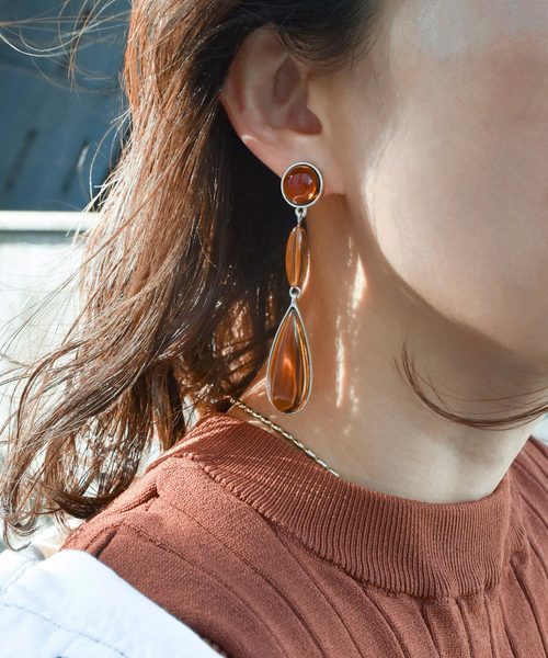 GOLDY(ゴールディ)の「カラー ドロップ ロングイヤリング(イヤリング(両耳用))」|ブラウン