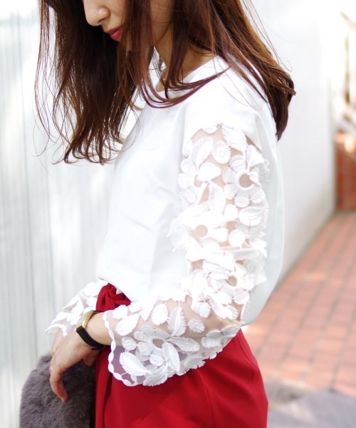 NARACAMICIE（ナラカミーチェ）の「スカラップフラワーレース袖ブラウス（シャツ/ブラウス・レディース・ホワイト/ブラック・MEDIUM）」の8枚目の写真