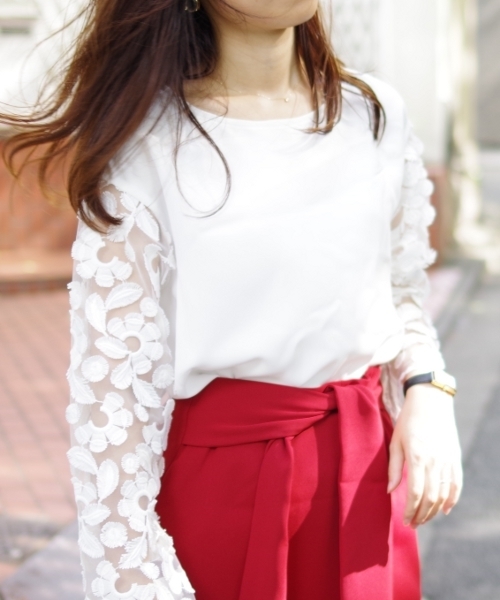 NARACAMICIE（ナラカミーチェ）の「スカラップフラワーレース袖ブラウス（シャツ/ブラウス・レディース・ホワイト/ブラック・MEDIUM）」の9枚目の写真