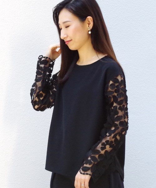 NARACAMICIE（ナラカミーチェ）の「スカラップフラワーレース袖ブラウス（シャツ/ブラウス・レディース・ホワイト/ブラック・MEDIUM）」の3枚目の写真