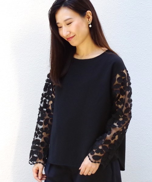 NARACAMICIE（ナラカミーチェ）の「スカラップフラワーレース袖ブラウス（シャツ/ブラウス・レディース・ホワイト/ブラック・MEDIUM）」の4枚目の写真