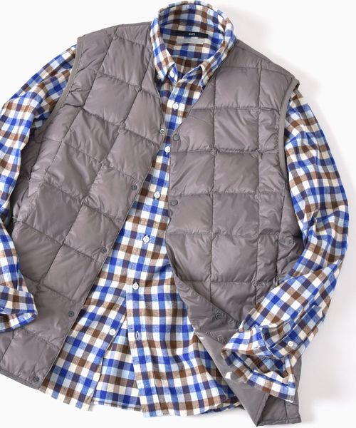 TAION(タイオン)の「TAION×SHIPS: 【WEB限定】別注 Vネック インナーダウン ベスト□(ダウンベスト・メンズ・ブラック/ベージュ/ネイビー/グレー・SMALL/MEDIUM/LARGE/X-LARGE)」の1枚目の写真