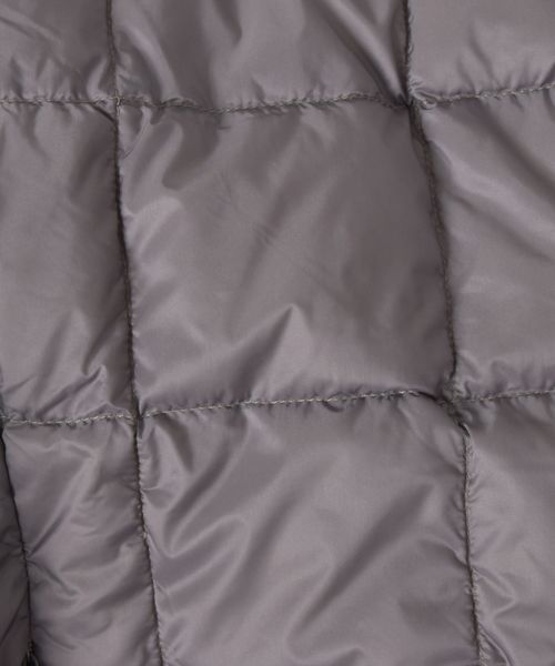 TAION(タイオン)の「TAION×SHIPS: 【WEB限定】別注 Vネック インナーダウン ベスト□(ダウンベスト・メンズ・ブラック/ベージュ/ネイビー/グレー・SMALL/MEDIUM/LARGE/X-LARGE)」の11枚目の写真