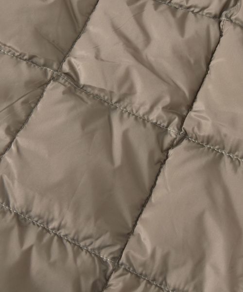 TAION(タイオン)の「TAION×SHIPS: 【WEB限定】別注 Vネック インナーダウン ベスト□(ダウンベスト・メンズ・ブラック/ベージュ/ネイビー/グレー・SMALL/MEDIUM/LARGE/X-LARGE)」の6枚目の写真