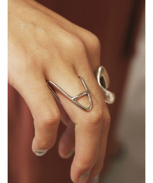 Ungrid(アングリッド)の「ラインモチーフリング(リング・レディース・シルバー/ゴールド・FREE)」の2枚目の写真