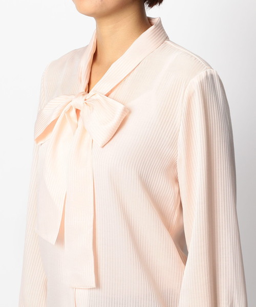 NARACAMICIE（ナラカミーチェ）の「サテンストライプボウタイ長袖ブラウス（シャツ/ブラウス・レディース・ホワイト/ベージュ/ピンク・SMALL/MEDIUM/LARGE）」の10枚目の写真