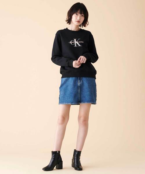 Calvin Klein Jeans(カルヴァンクラインジーンズ)の「モノグラム CK ロゴ クルーネック スウェット(Tシャツ/カットソー・レディース・ブラック/ベビーピンク・S/M/L/XS)」の3枚目の写真