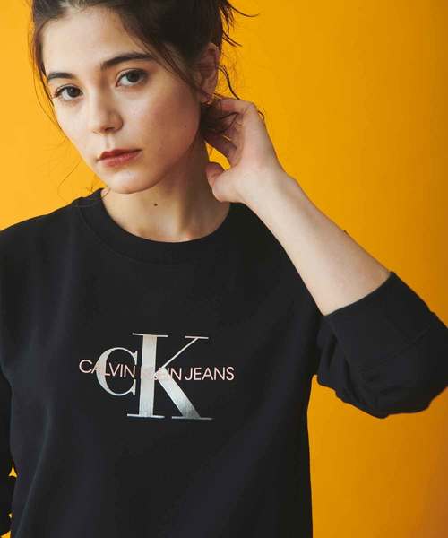 Calvin Klein Jeans(カルヴァンクラインジーンズ)の「モノグラム CK ロゴ クルーネック スウェット(Tシャツ/カットソー・レディース・ブラック/ベビーピンク・S/M/L/XS)」の9枚目の写真