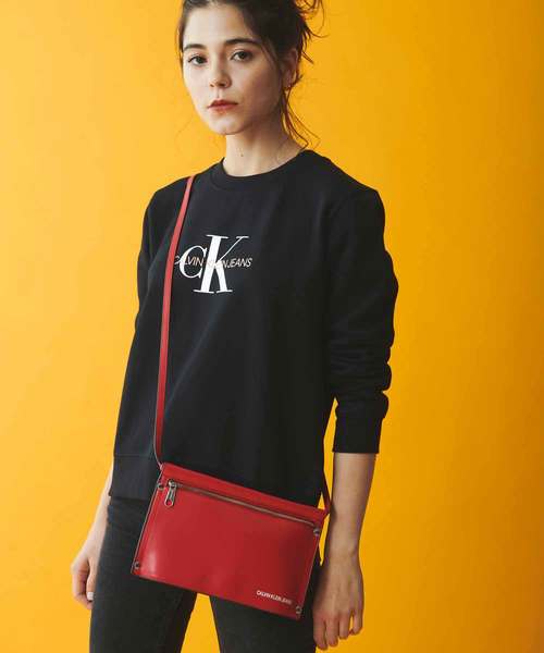 Calvin Klein Jeans(カルヴァンクラインジーンズ)の「モノグラム CK ロゴ クルーネック スウェット(Tシャツ/カットソー・レディース・ブラック/ベビーピンク・S/M/L/XS)」の6枚目の写真