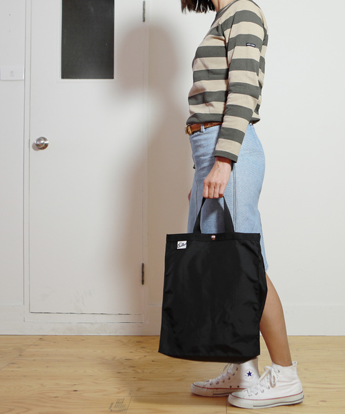 Drifter(ドリフター)の「PAPER BAG TOTE L/ペーパーバッグトート Lサイズ(トートバッグ・レディース・ブラック/ダークブラウン/グレー/タン/レオパード/グリーン系カモフラージュ/その他1/その他2/オレンジ/ケリー/ブラック系その他/ダークグリーン/ゼブラ/ブルー・FREE)」の2枚目の写真