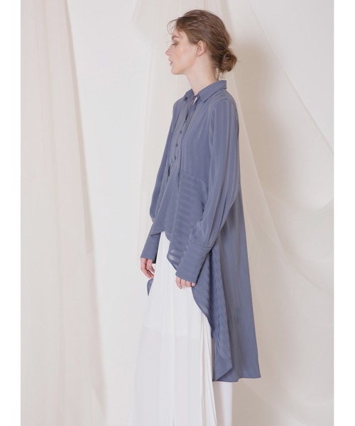 MIELI INVARIANT(ミエリインヴァリアント)の「イレギュラーラウンドブラウス(シャツ/ブラウス・レディース・ブルー/ホワイト・FREE)」の2枚目の写真