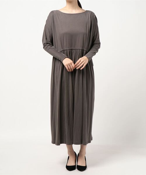Doux archives（ドゥアルシーヴ）の「2wayギャザーマキシワンピース（ワンピース・レディース・チャコールグレー/ベージュ/カーキ・MEDIUM）」の6枚目の写真
