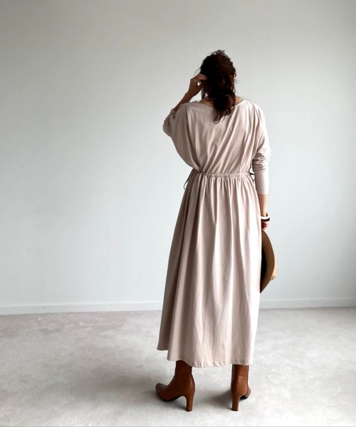 Doux archives（ドゥアルシーヴ）の「2wayギャザーマキシワンピース（ワンピース・レディース・チャコールグレー/ベージュ/カーキ・MEDIUM）」の9枚目の写真