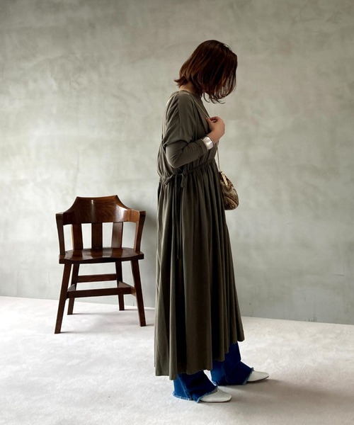 Doux archives（ドゥアルシーヴ）の「2wayギャザーマキシワンピース（ワンピース・レディース・チャコールグレー/ベージュ/カーキ・MEDIUM）」の11枚目の写真