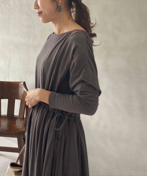 Doux archives（ドゥアルシーヴ）の「2wayギャザーマキシワンピース（ワンピース・レディース・チャコールグレー/ベージュ/カーキ・MEDIUM）」の13枚目の写真