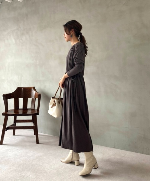 Doux archives（ドゥアルシーヴ）の「2wayギャザーマキシワンピース（ワンピース・レディース・チャコールグレー/ベージュ/カーキ・MEDIUM）」の7枚目の写真