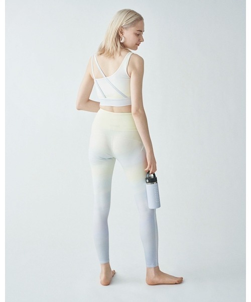 emmi（エミ）の「【emmi yoga】グラデーションブラトップ（チューブトップ・レディース・ライム/グレー・1/0）」の12枚目の写真