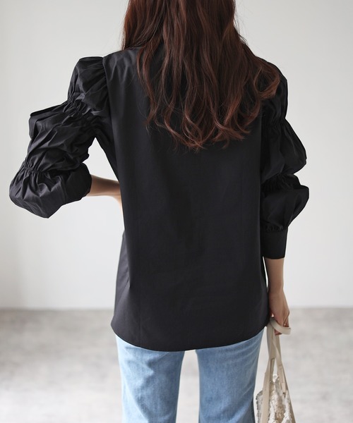 4youstory（フォーユーストーリー）の「袖シャーリングシャツ（シャツ/ブラウス・レディース・ホワイト/ブラック・FREE）」の5枚目の写真