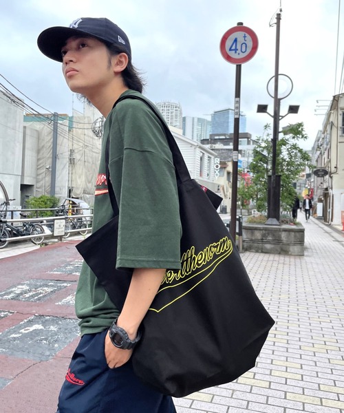 WHO'S WHO gallery（フーズフーギャラリー）の「【KOOKY'N/クーキー】スタジアムトート（トートバッグ・メンズ・ホワイト/ブラック/グリーン/ブルー/イエロー/レッド・FREE）」の16枚目の写真