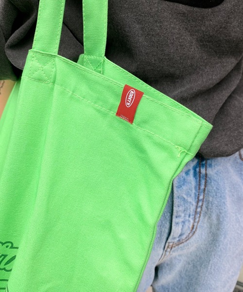 WHO'S WHO gallery（フーズフーギャラリー）の「【KOOKY'N/クーキー】スタジアムトート（トートバッグ・メンズ・ホワイト/ブラック/グリーン/ブルー/イエロー/レッド・FREE）」の20枚目の写真