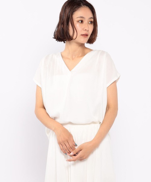 MEW'S REFINED CLOTHES（ミューズリファインドクローズ）の「美シルエット抜き衿ブラウス（シャツ/ブラウス・レディース・ホワイト/ブラック/ブラウン系その他・MEDIUM）」の2枚目の写真