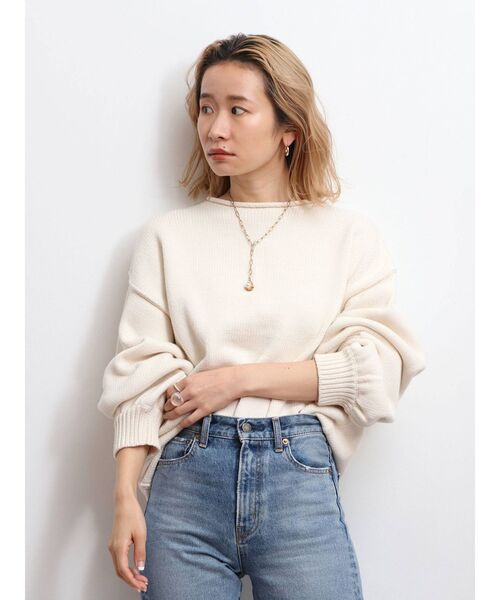 Ungrid(アングリッド)の「アウトリンキングクルーネックニット(ニット/セーター・レディース・グリーン/サーモンピンク/オフホワイト/チャコールグレー・FREE)」の1枚目の写真