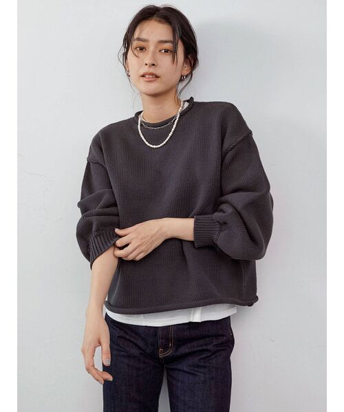 Ungrid(アングリッド)の「アウトリンキングクルーネックニット(ニット/セーター・レディース・グリーン/サーモンピンク/オフホワイト/チャコールグレー・FREE)」の5枚目の写真