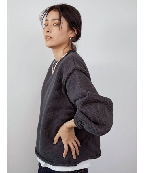 Ungrid(アングリッド)の「アウトリンキングクルーネックニット(ニット/セーター・レディース・グリーン/サーモンピンク/オフホワイト/チャコールグレー・FREE)」の7枚目の写真