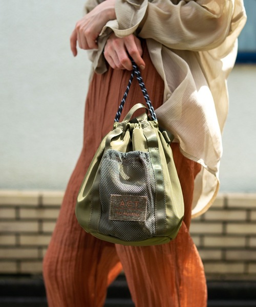 ACCOMMODE（アコモデ）の「ベルクロワッペンショルダーバッグ（ショルダーバッグ・レディース・カーキ/ベージュ/ブラック・FREE）」の3枚目の写真